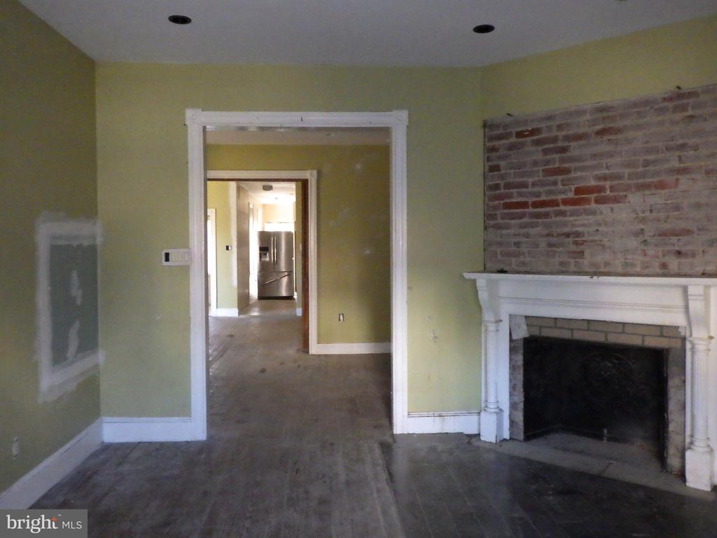 260 W Harvey St