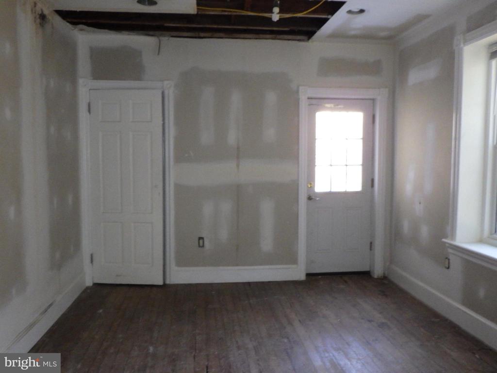 260 W Harvey St