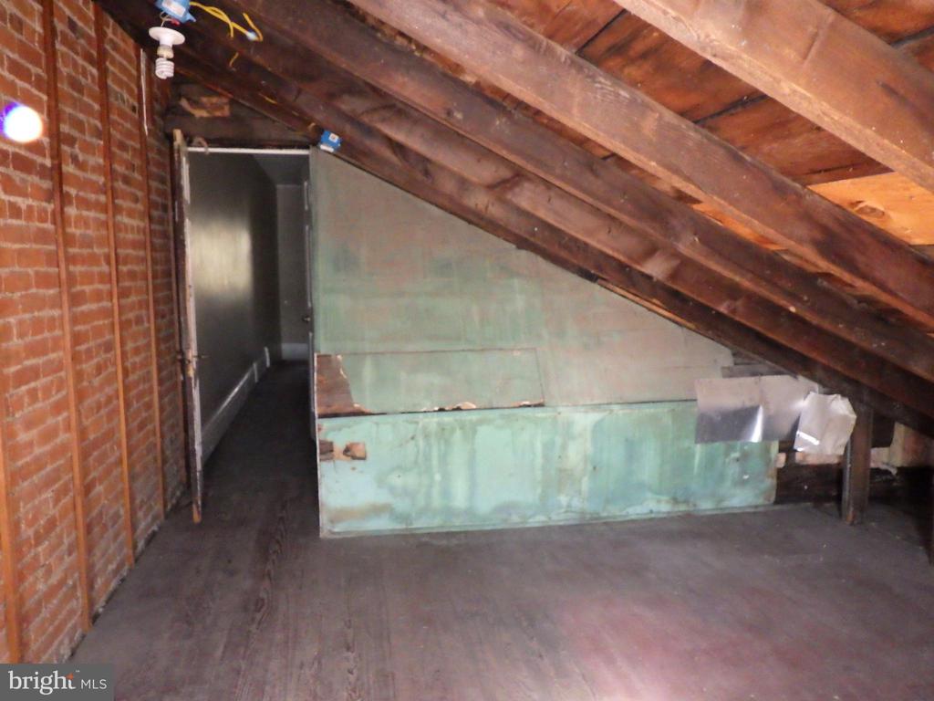 260 W Harvey St