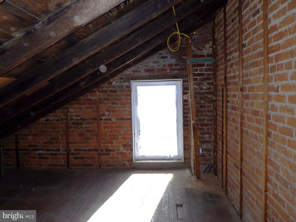 260 W Harvey St