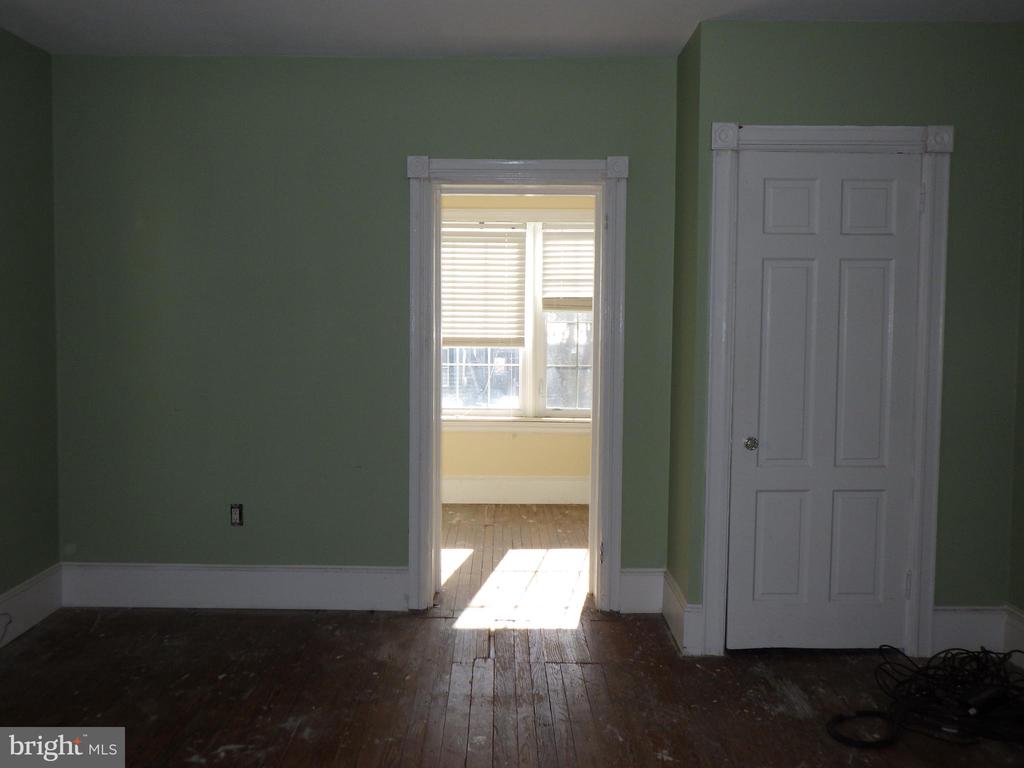 260 W Harvey St