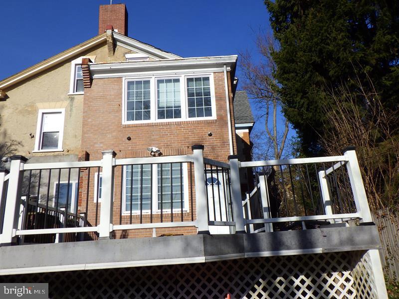 260 W Harvey St