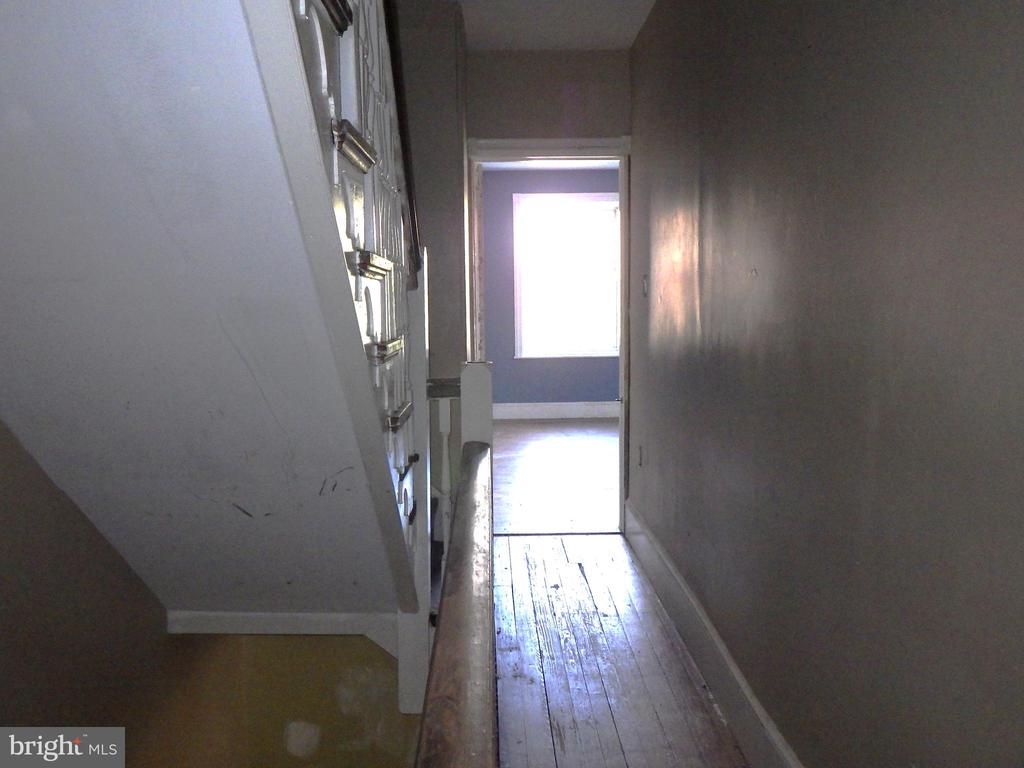 260 W Harvey St