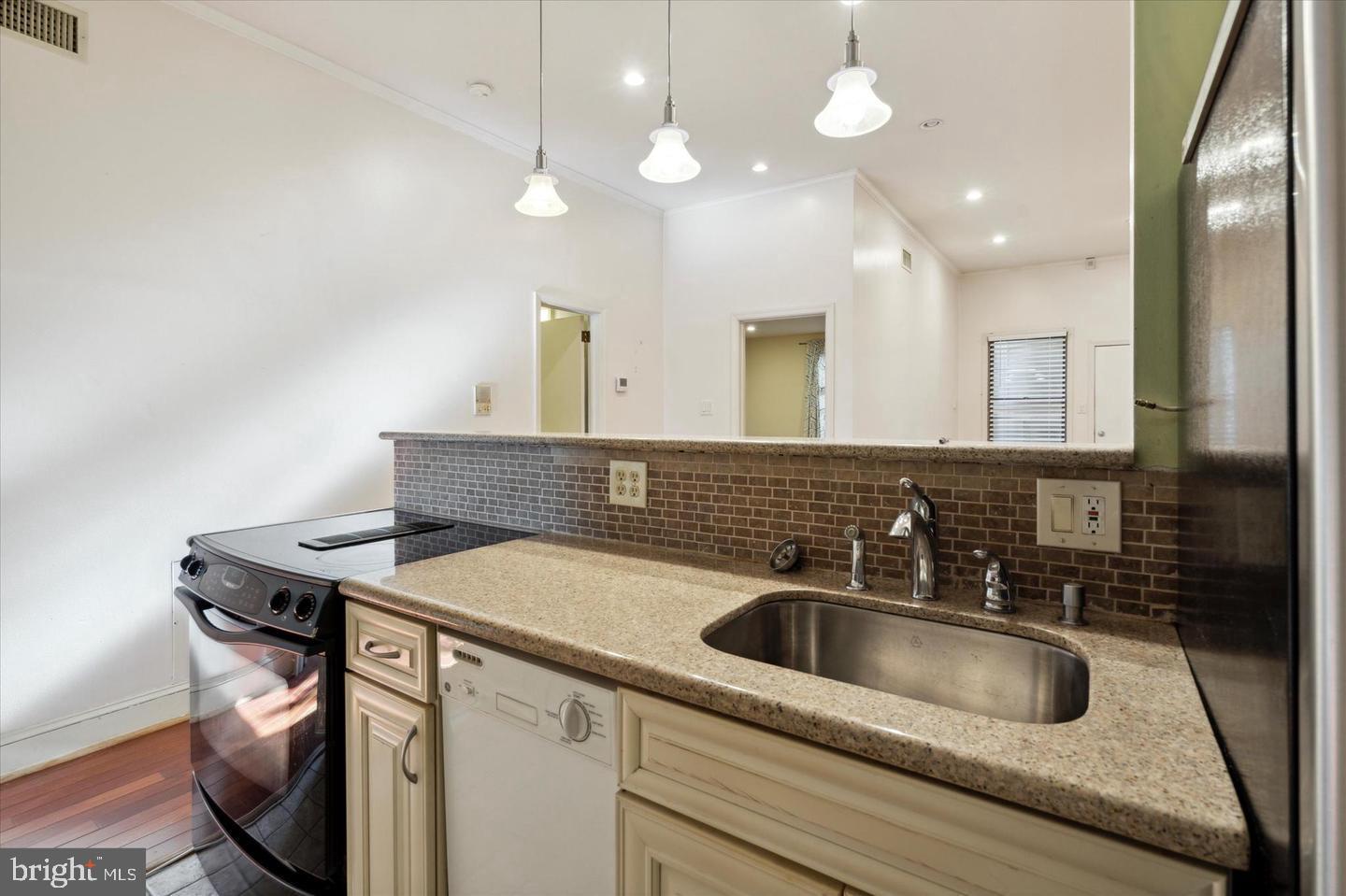 1914 Fairmount Ave #5