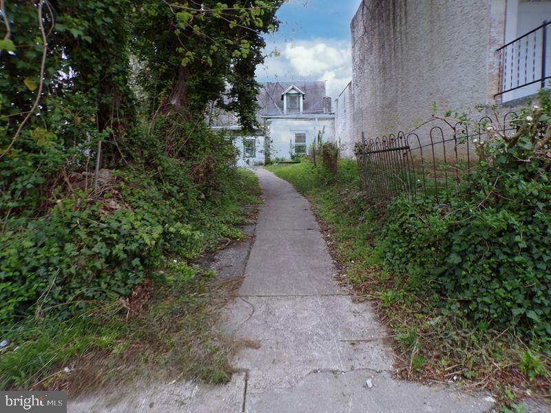 236-38 E Hortter St