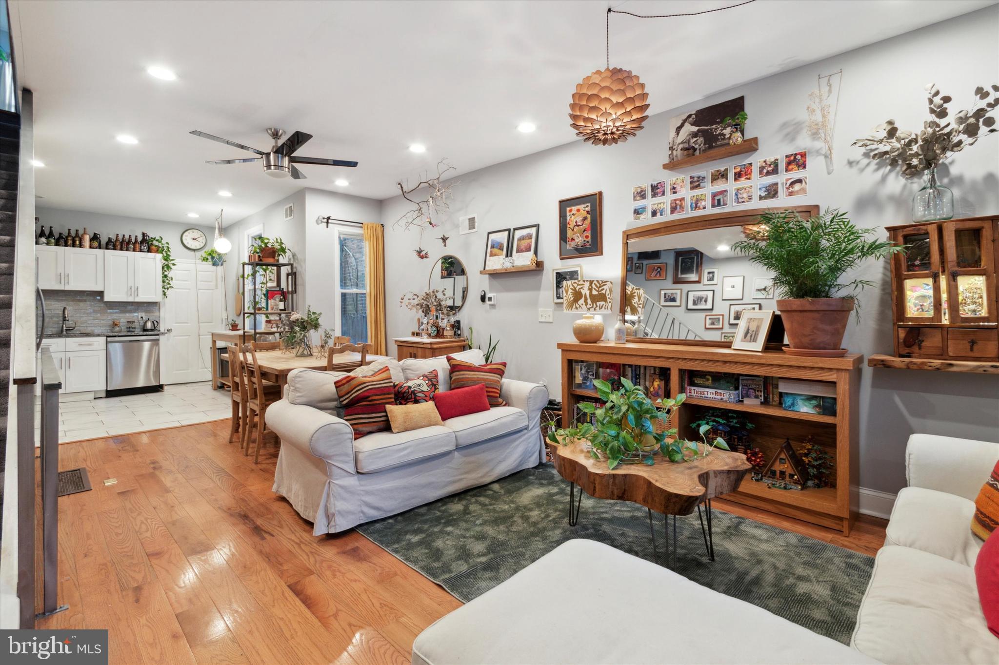 1541 N Myrtlewood St