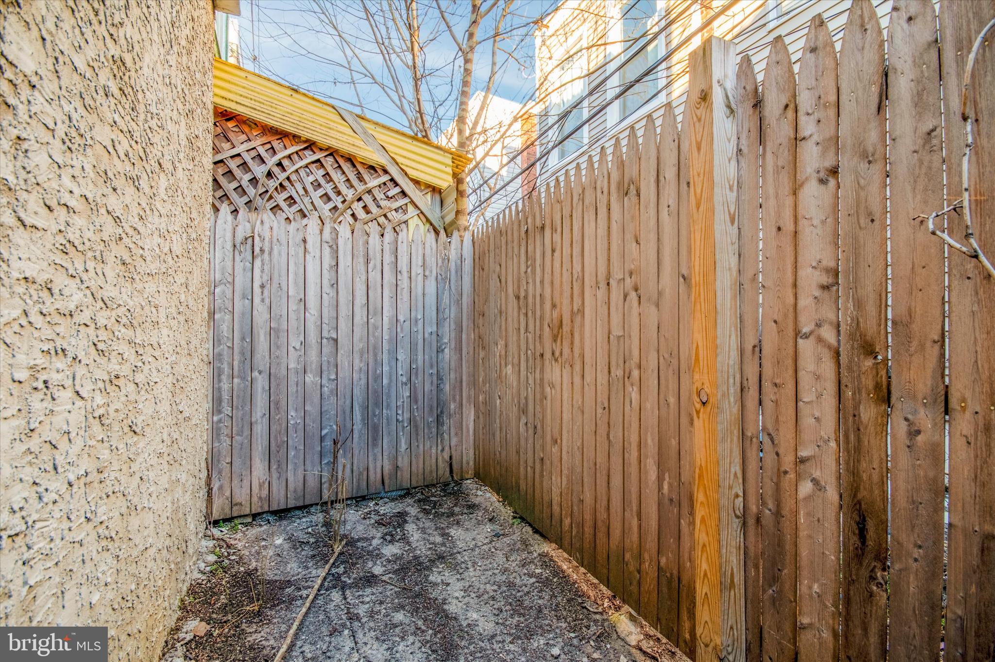 1541 N Myrtlewood St