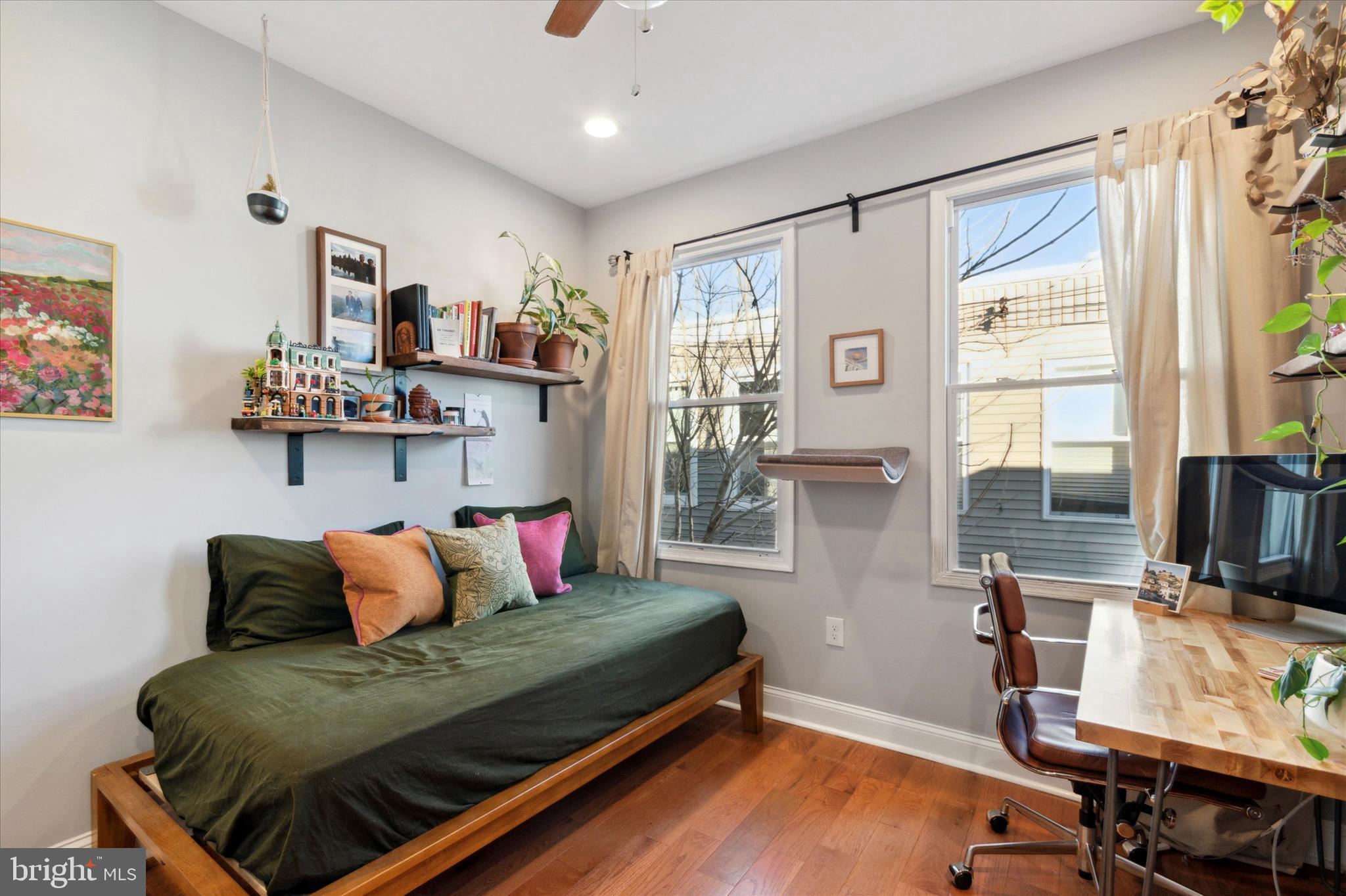 1541 N Myrtlewood St