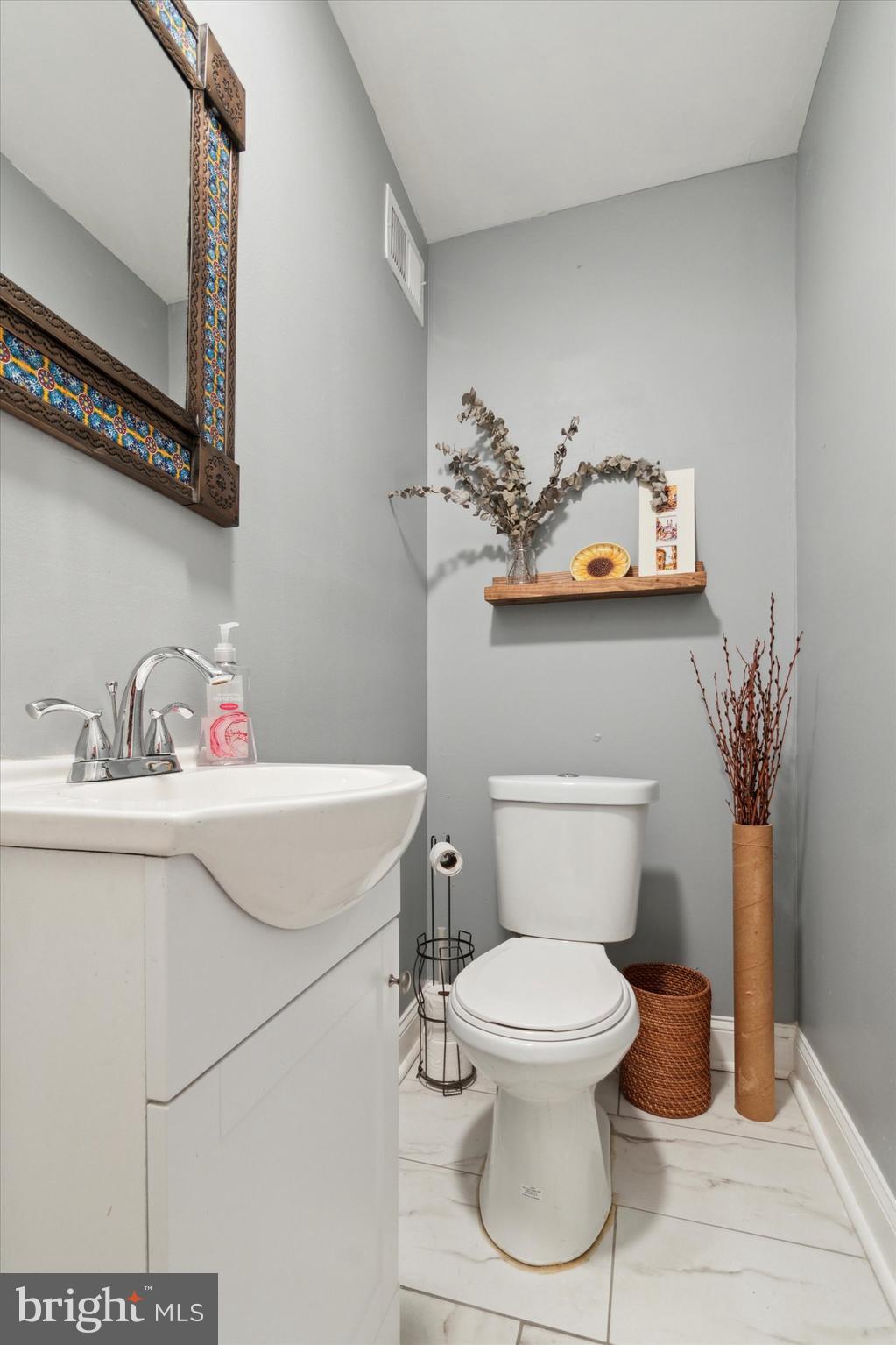 1541 N Myrtlewood St