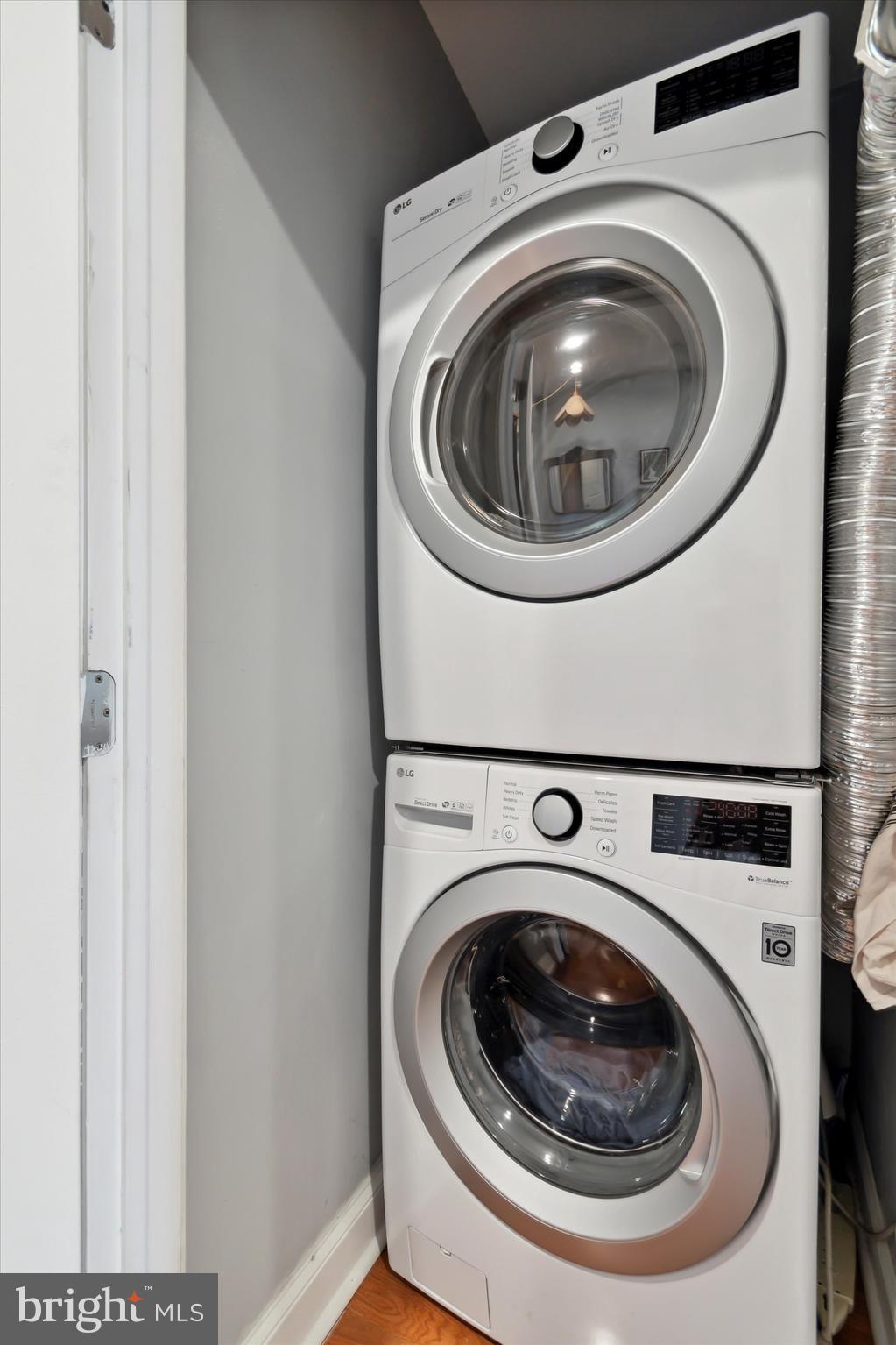 1541 N Myrtlewood St