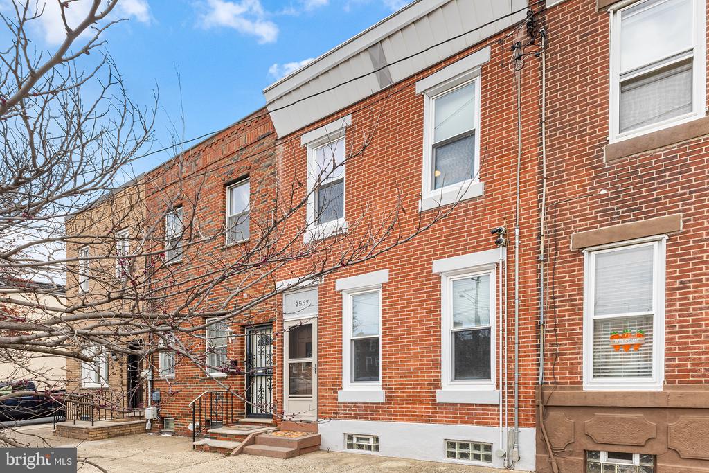 2557 E Lehigh Ave