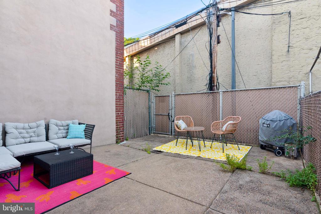 2557 E Lehigh Ave
