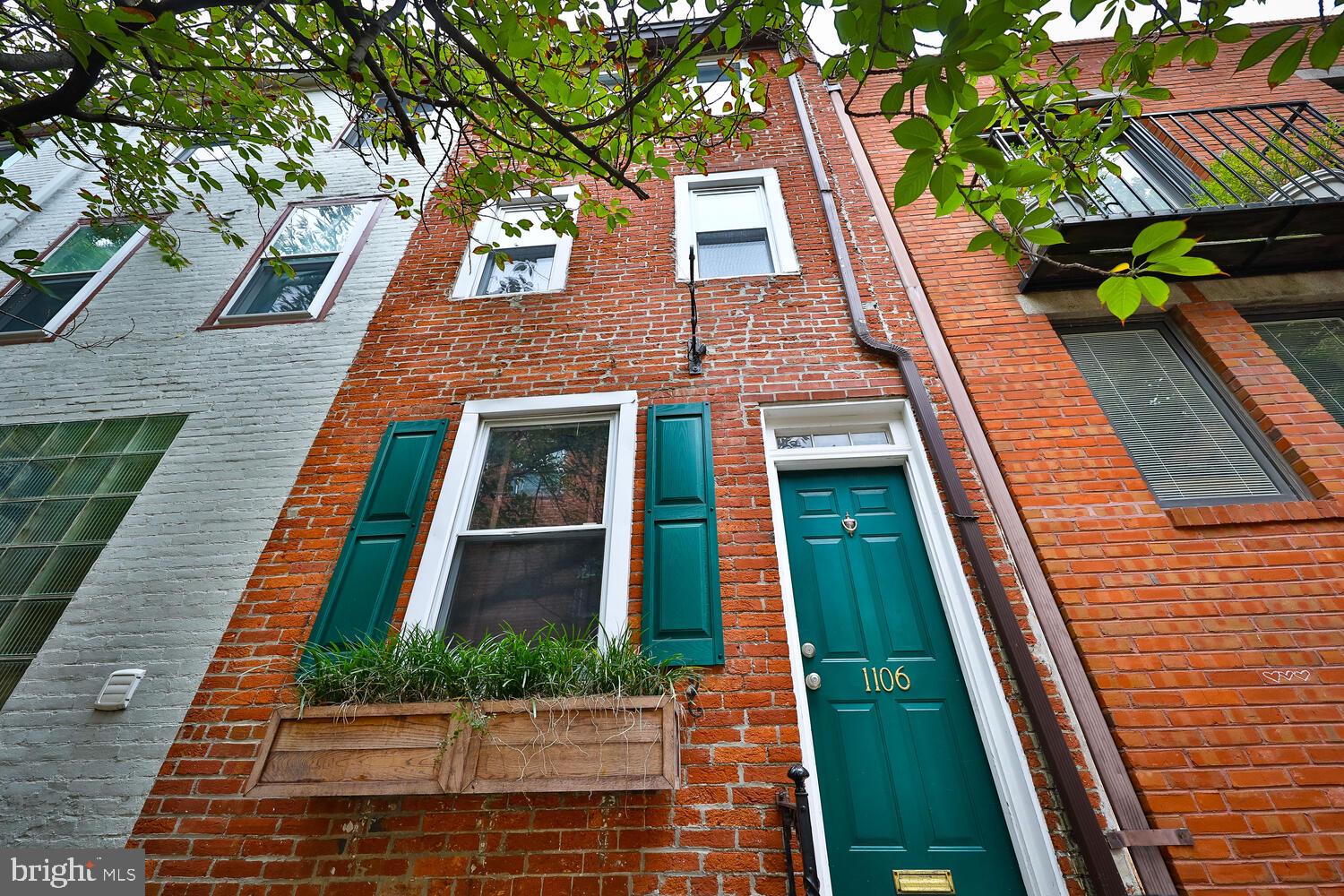 1106 Manning St