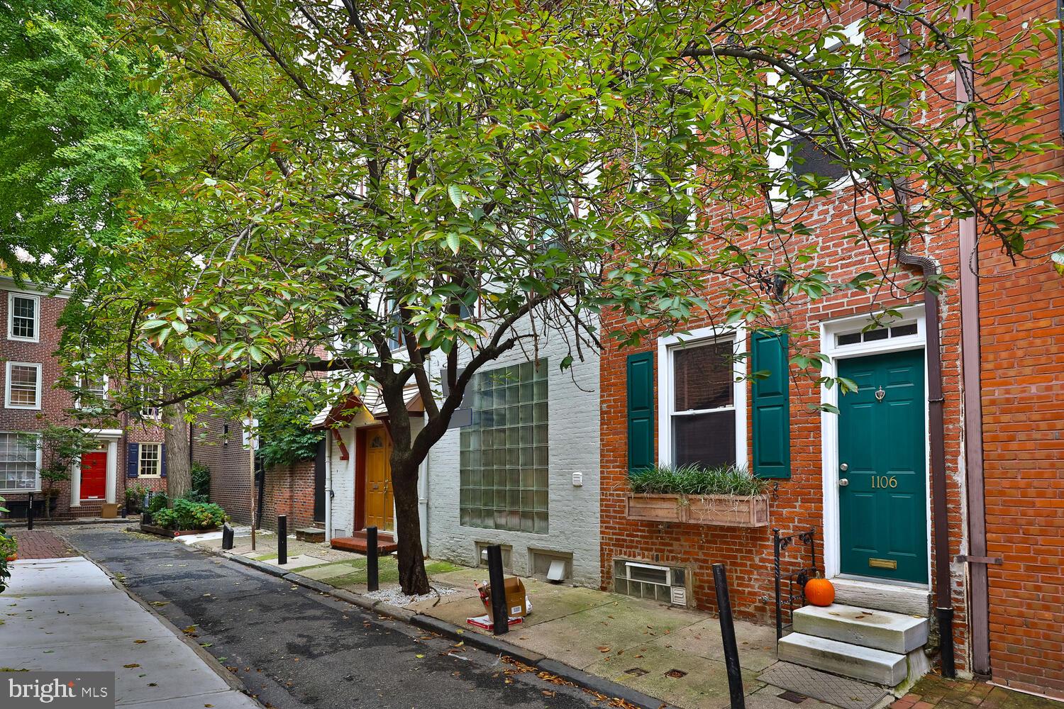 1106 Manning St