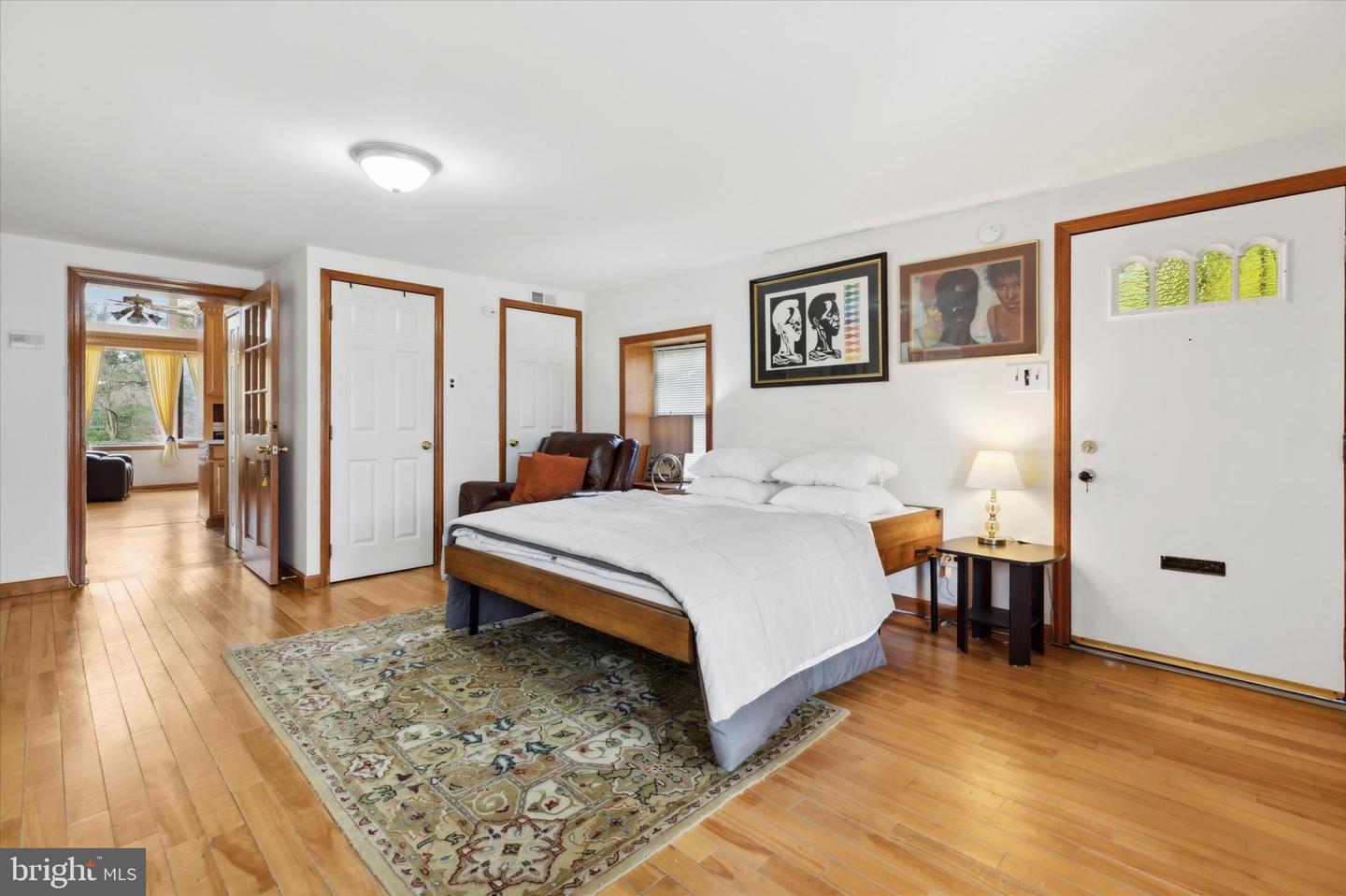 3425-29 W School House Ln