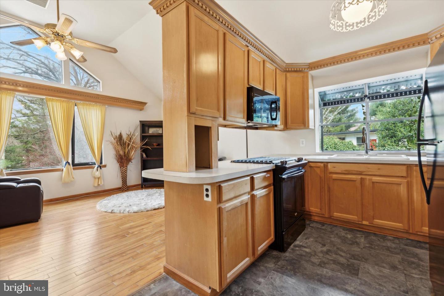 3425-29 W School House Ln