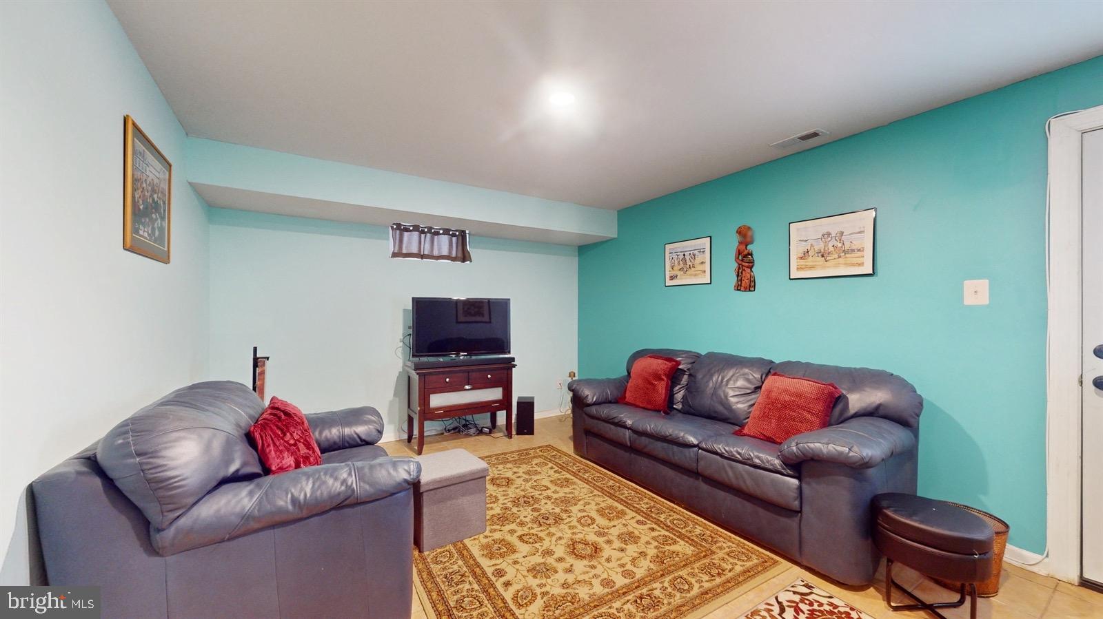 1004 Hazelwood Dr