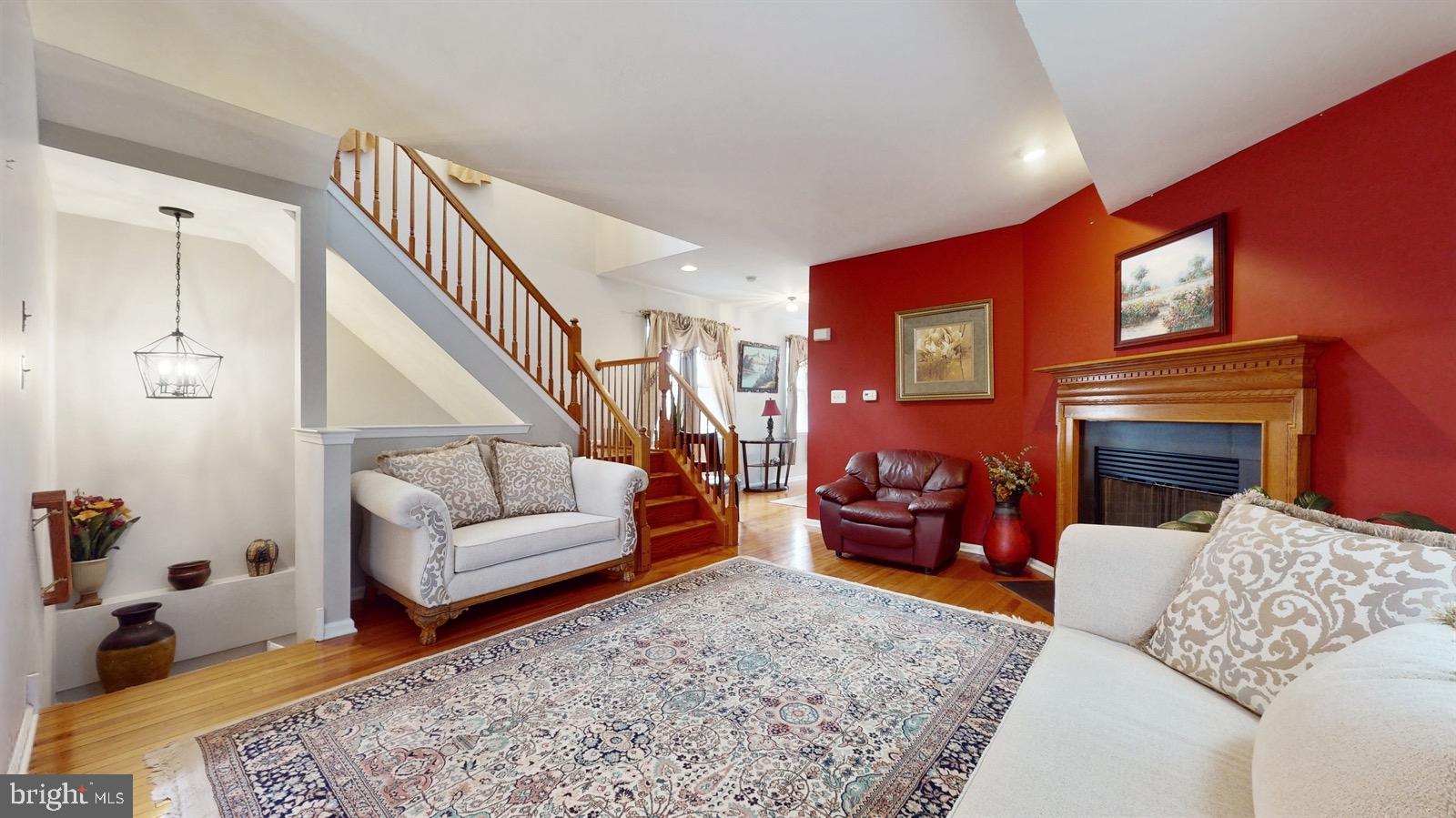 1004 Hazelwood Dr