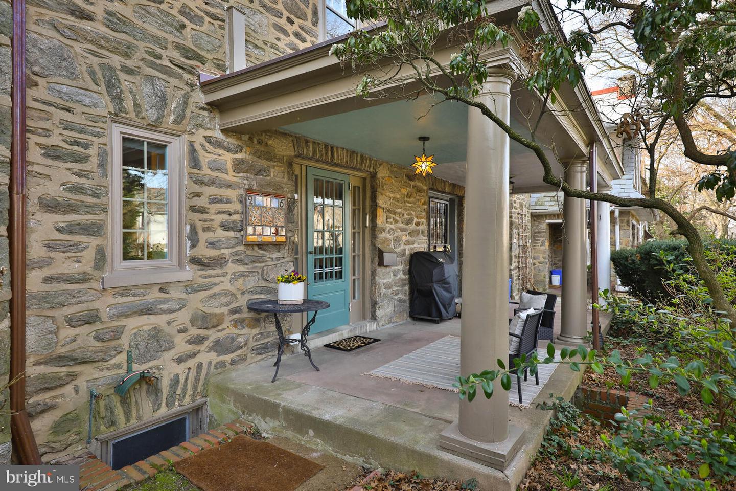216 W Durand St