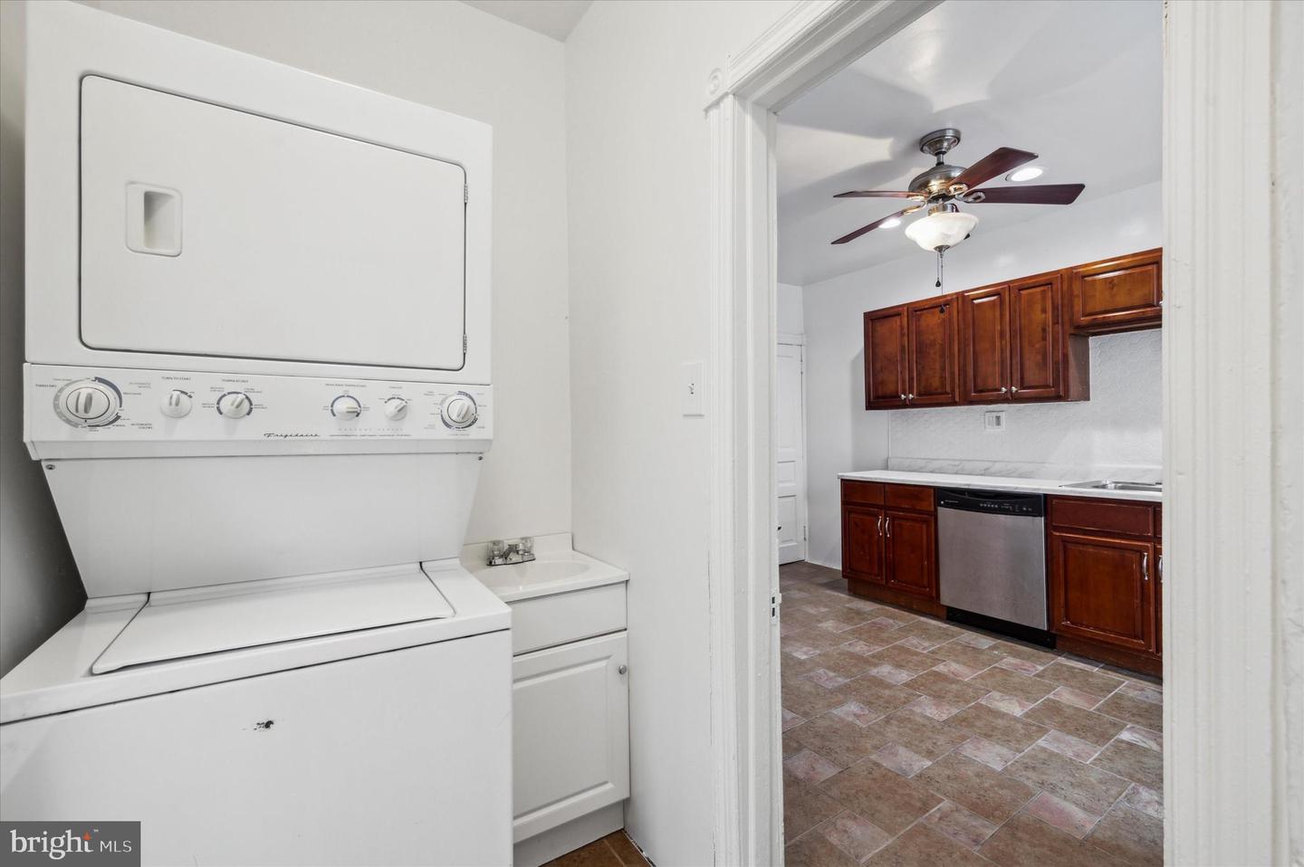 737 S 55th St