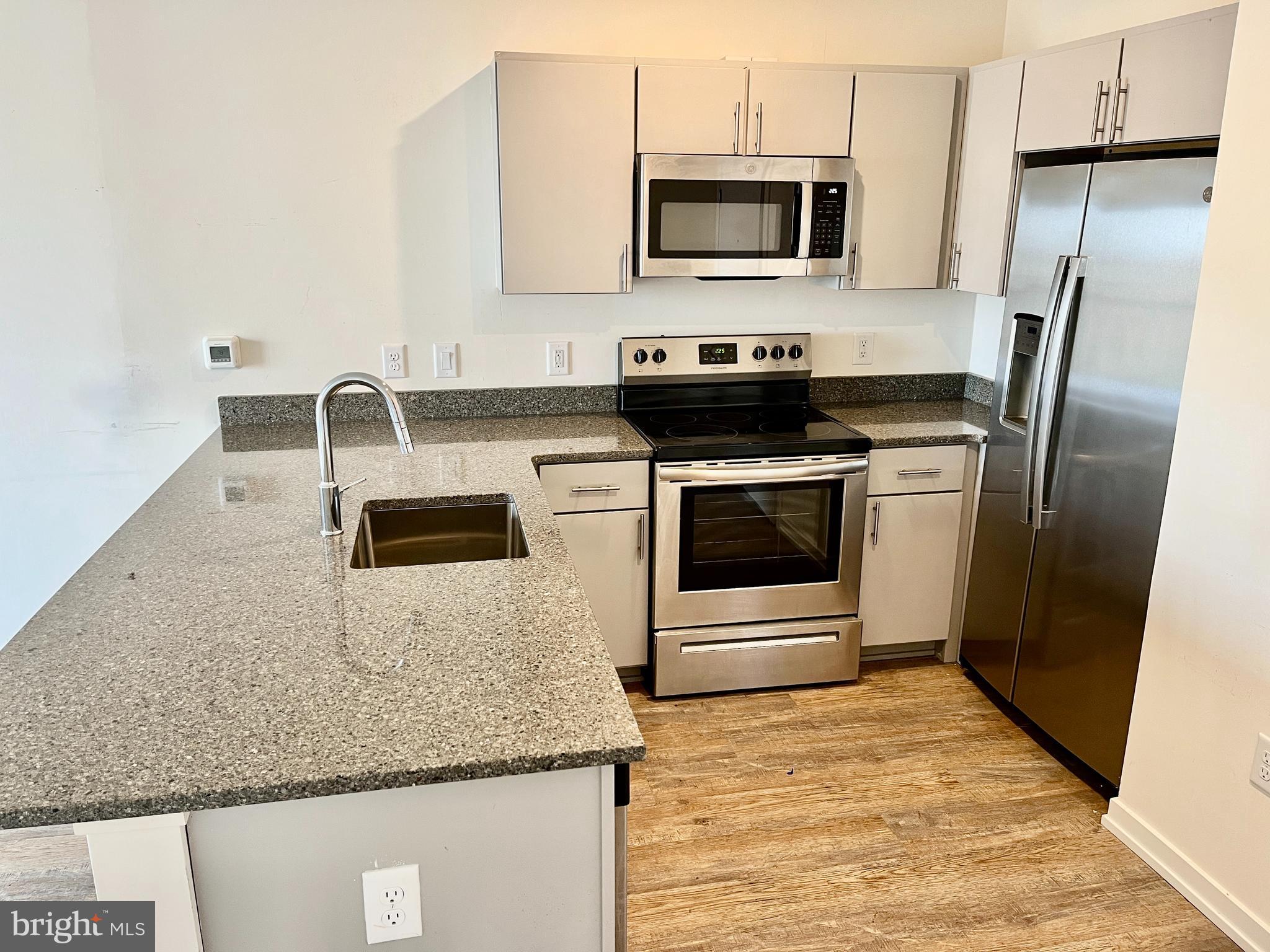 2077 Ridge Ave #1411