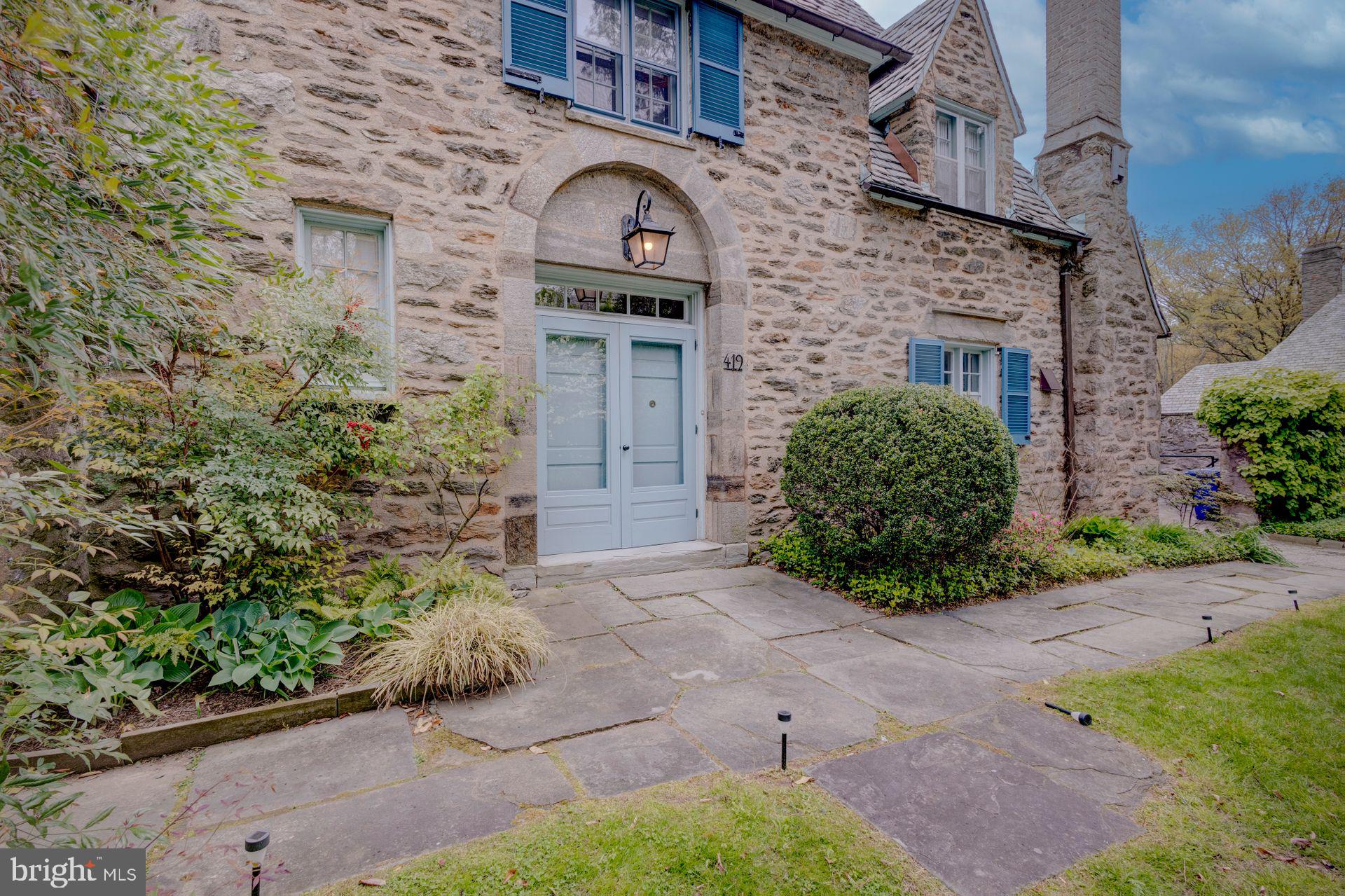 419 Gate Ln