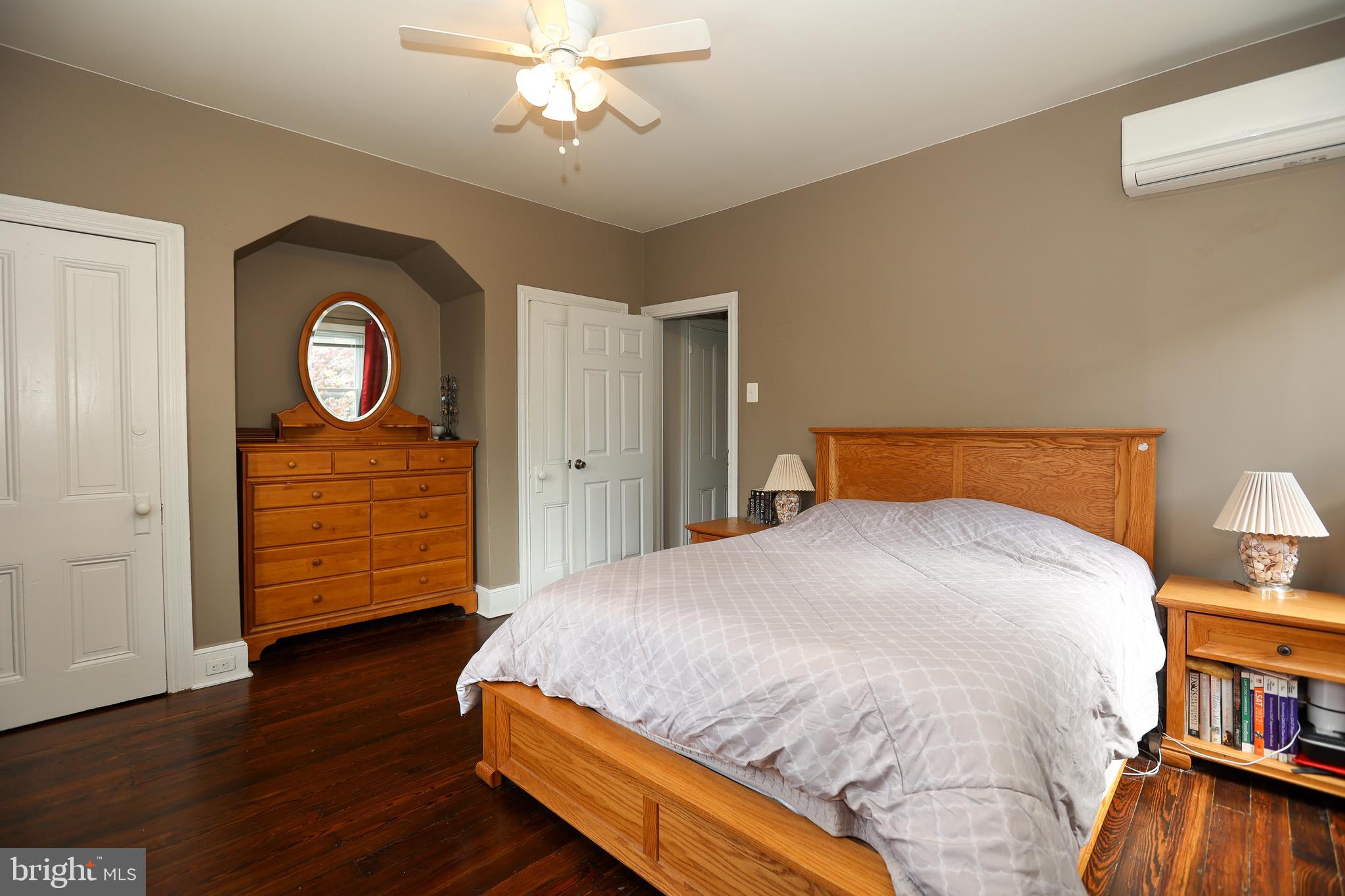 238 W Mount Pleasant Ave