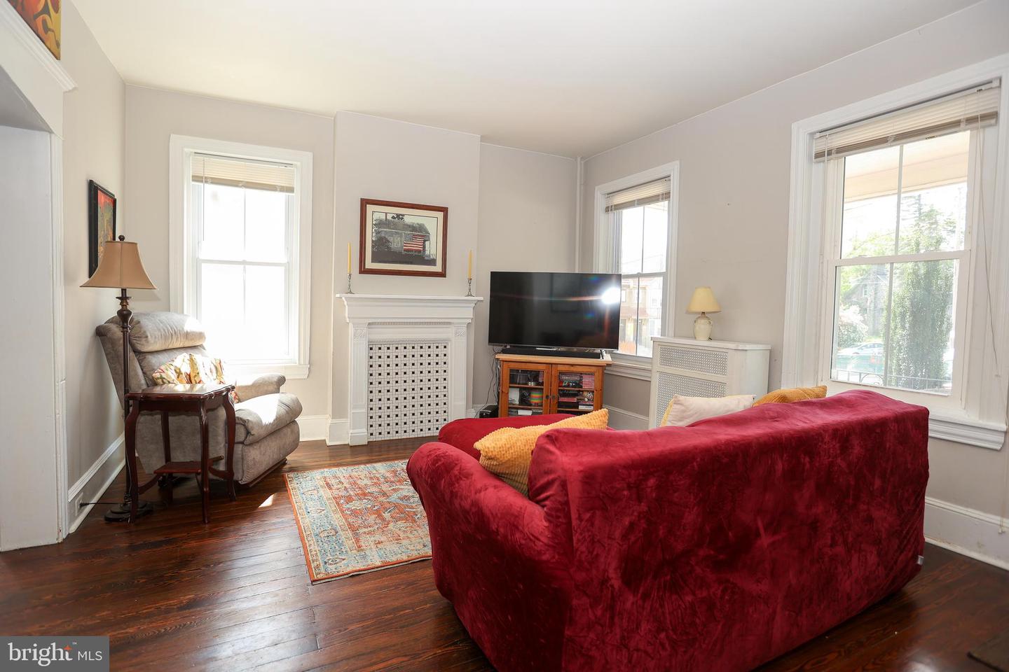 238 W Mount Pleasant Ave