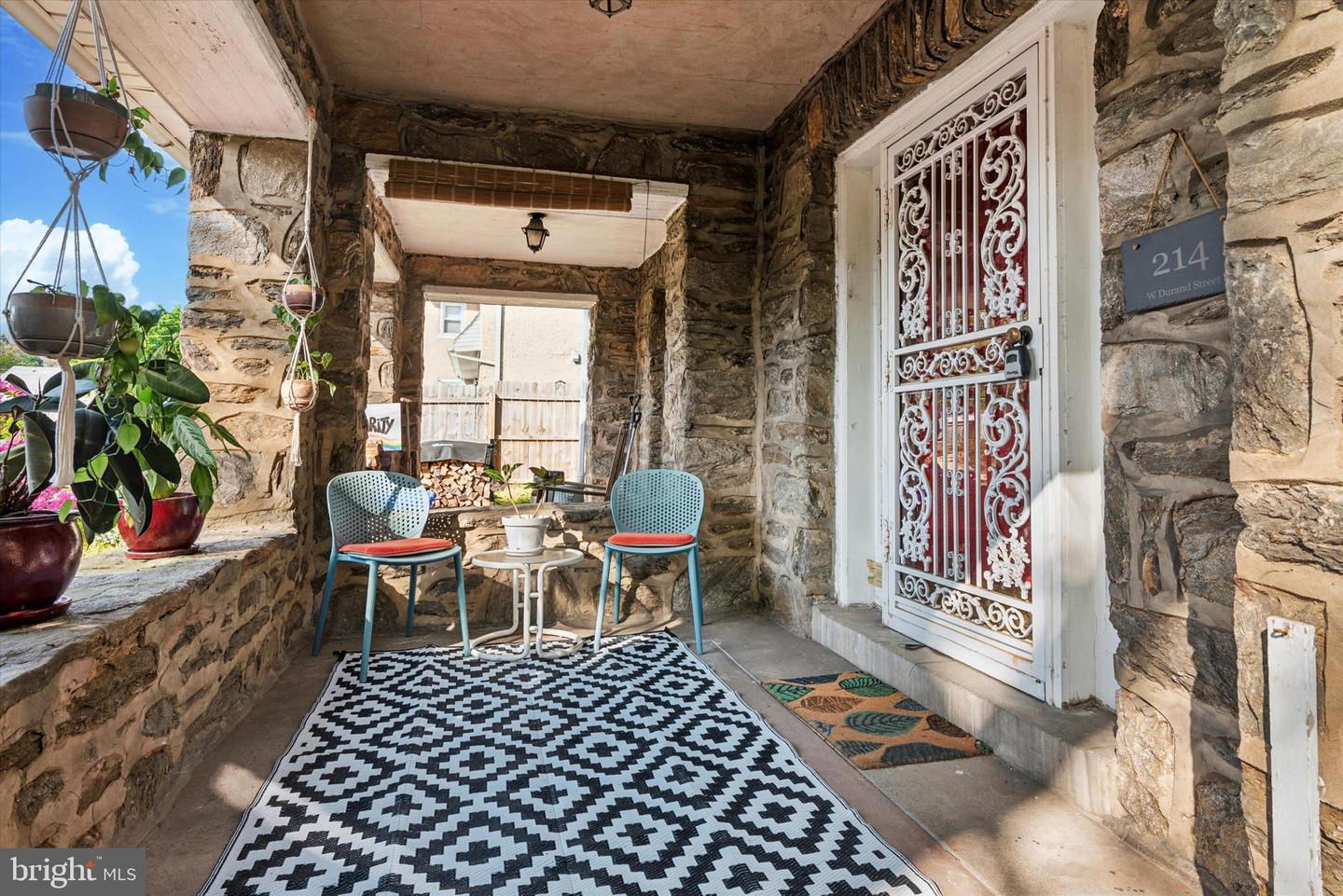 214 W Durand St