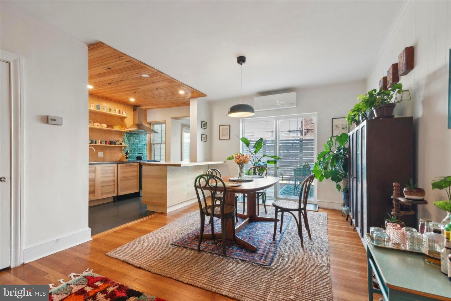 214 W Durand St