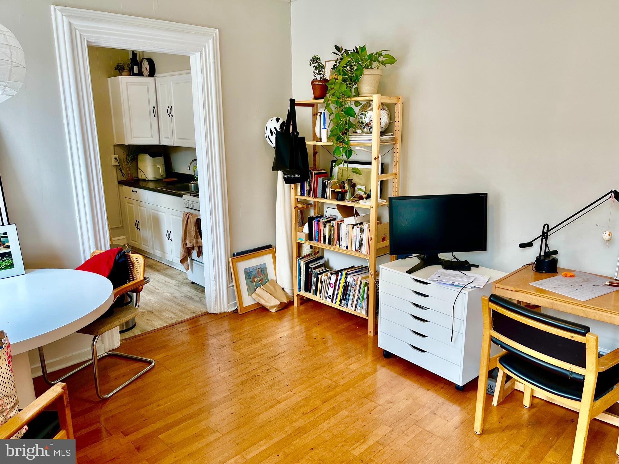 2314 E Cumberland St #2r