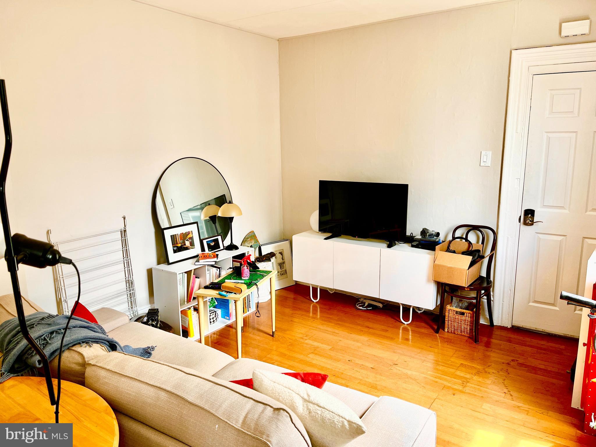 2314 E Cumberland St #2r