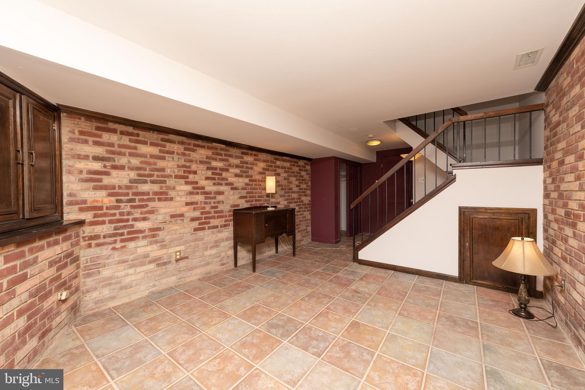 805 E PASSYUNK AVE