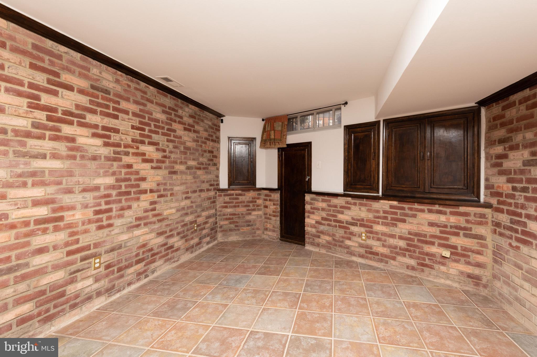 805 E PASSYUNK AVE