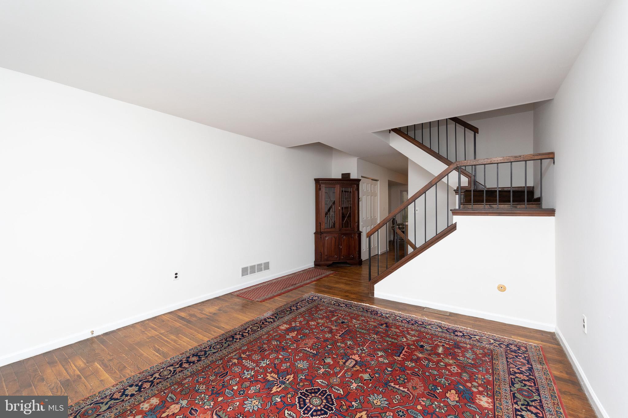 805 E PASSYUNK AVE