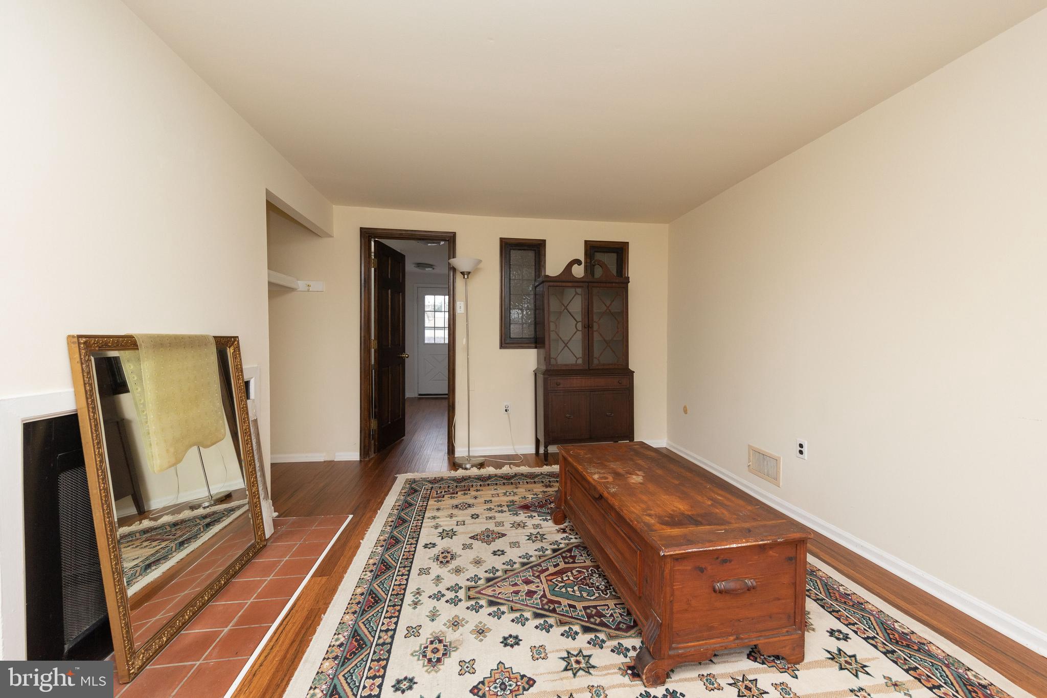 805 E PASSYUNK AVE
