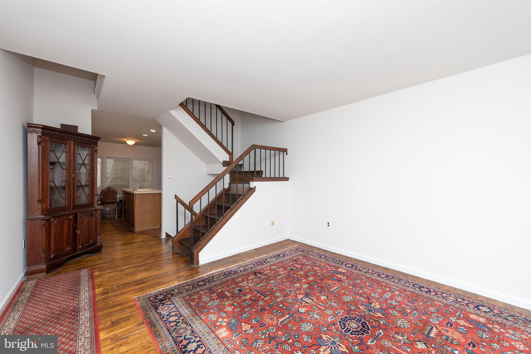 805 E PASSYUNK AVE
