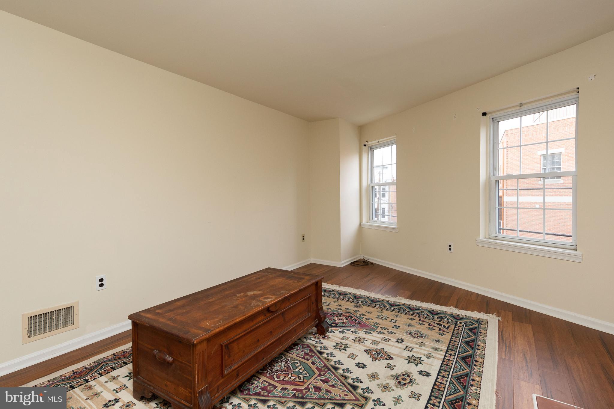 805 E PASSYUNK AVE