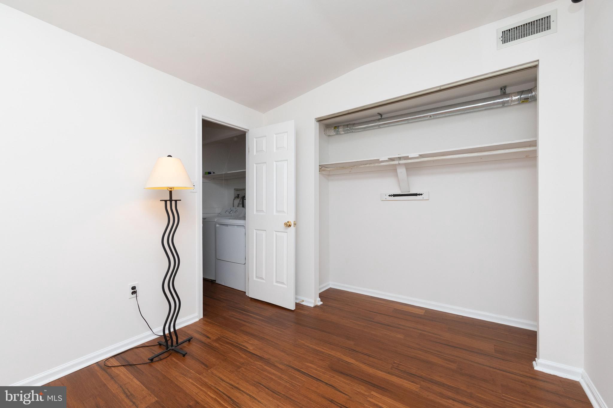 805 E PASSYUNK AVE