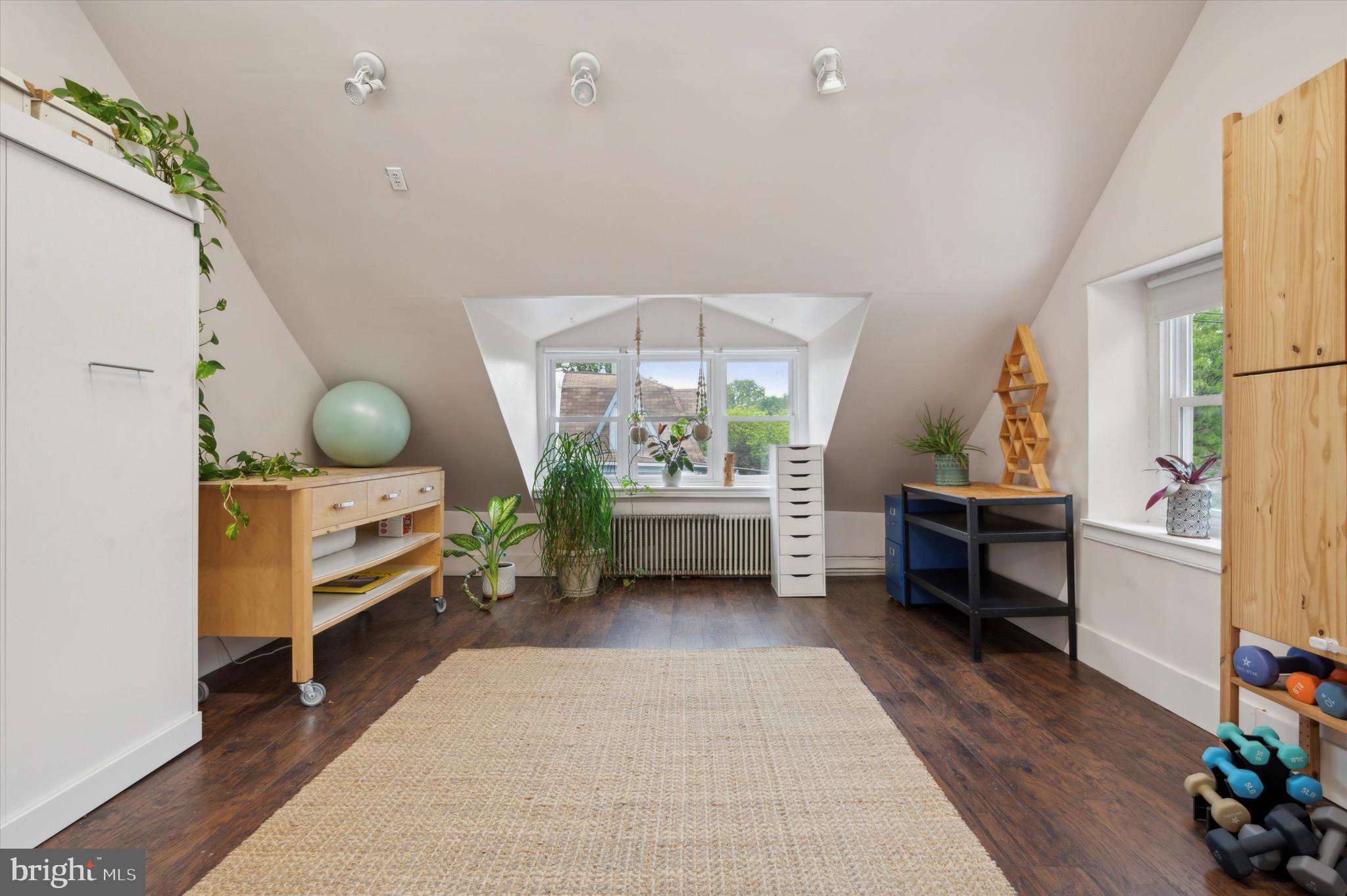 124 W Rittenhouse St