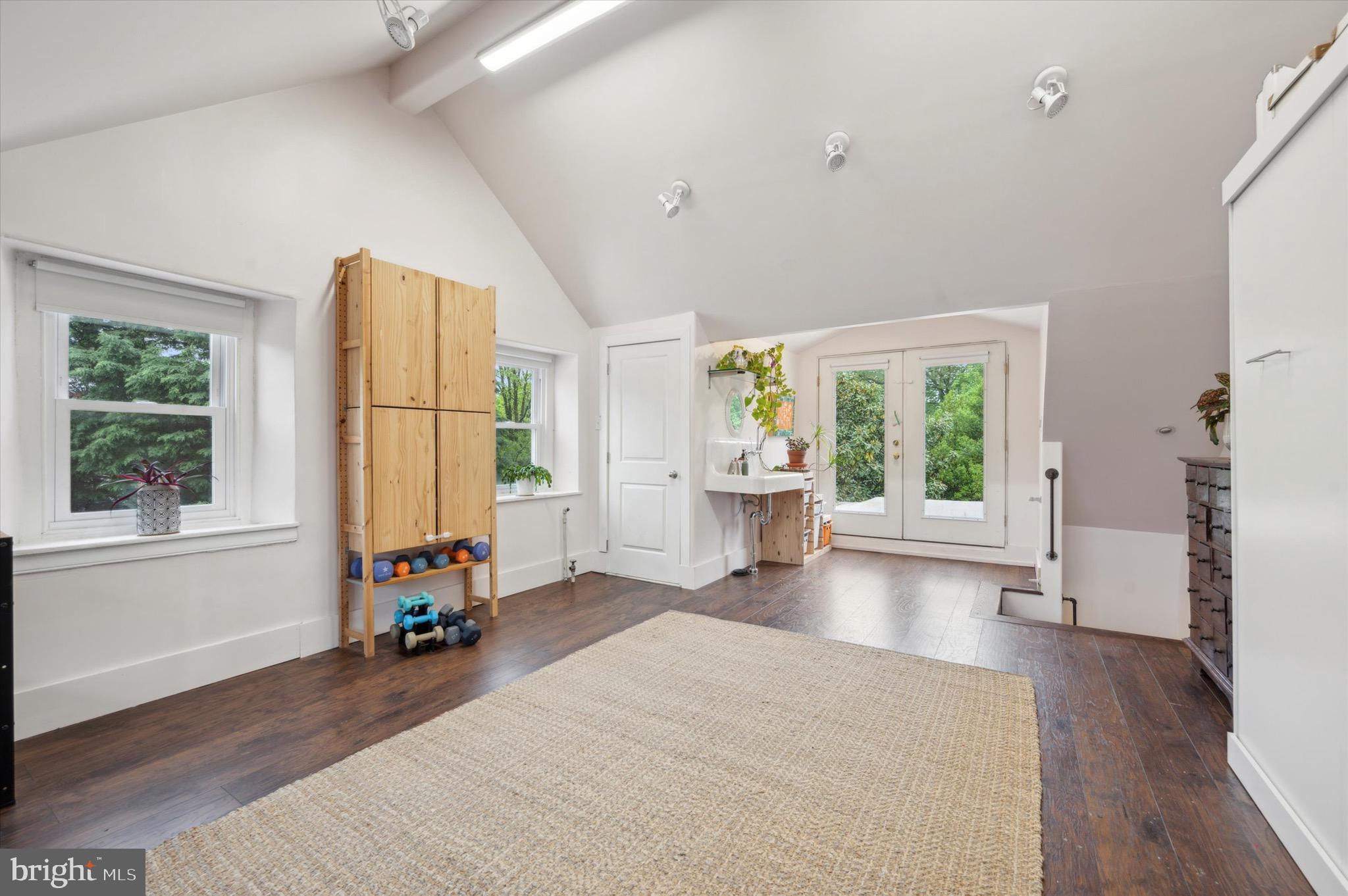 124 W Rittenhouse St