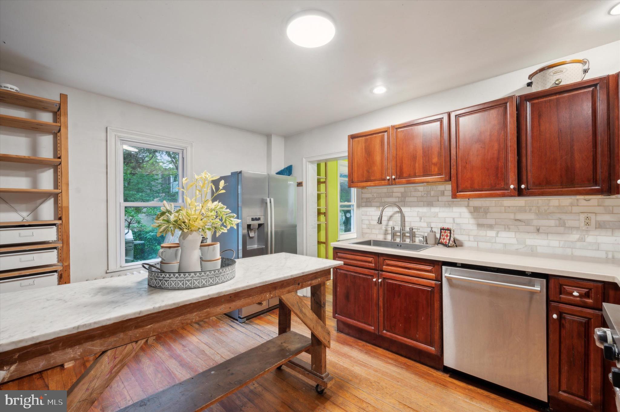 124 W Rittenhouse St