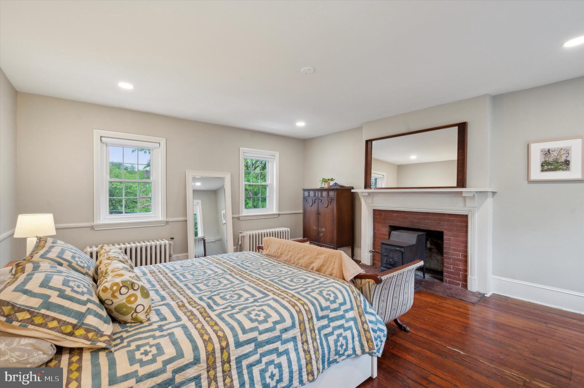 124 W Rittenhouse St