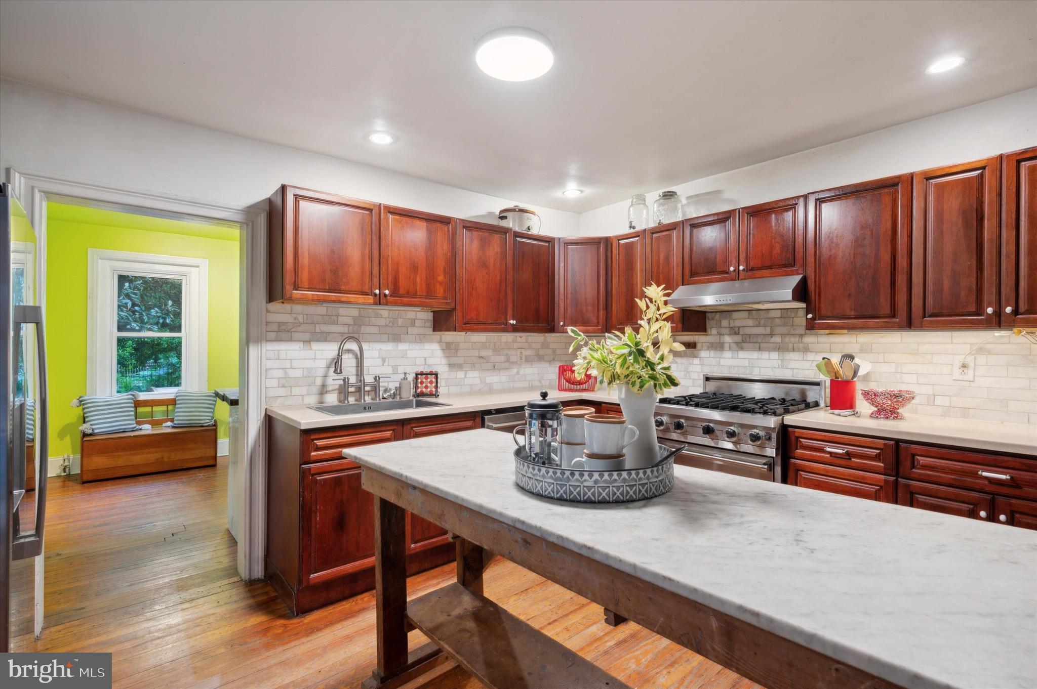 124 W Rittenhouse St