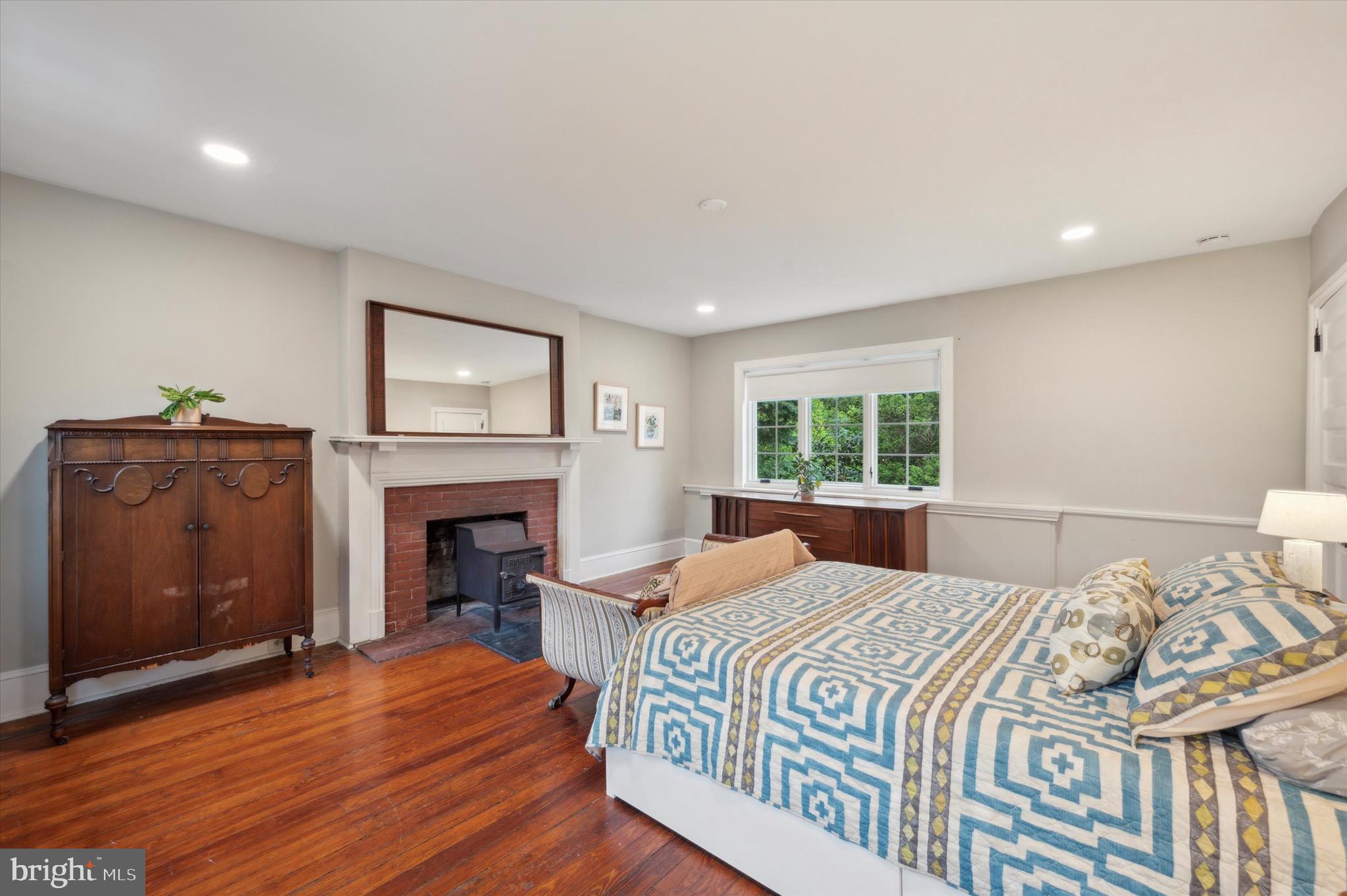 124 W Rittenhouse St