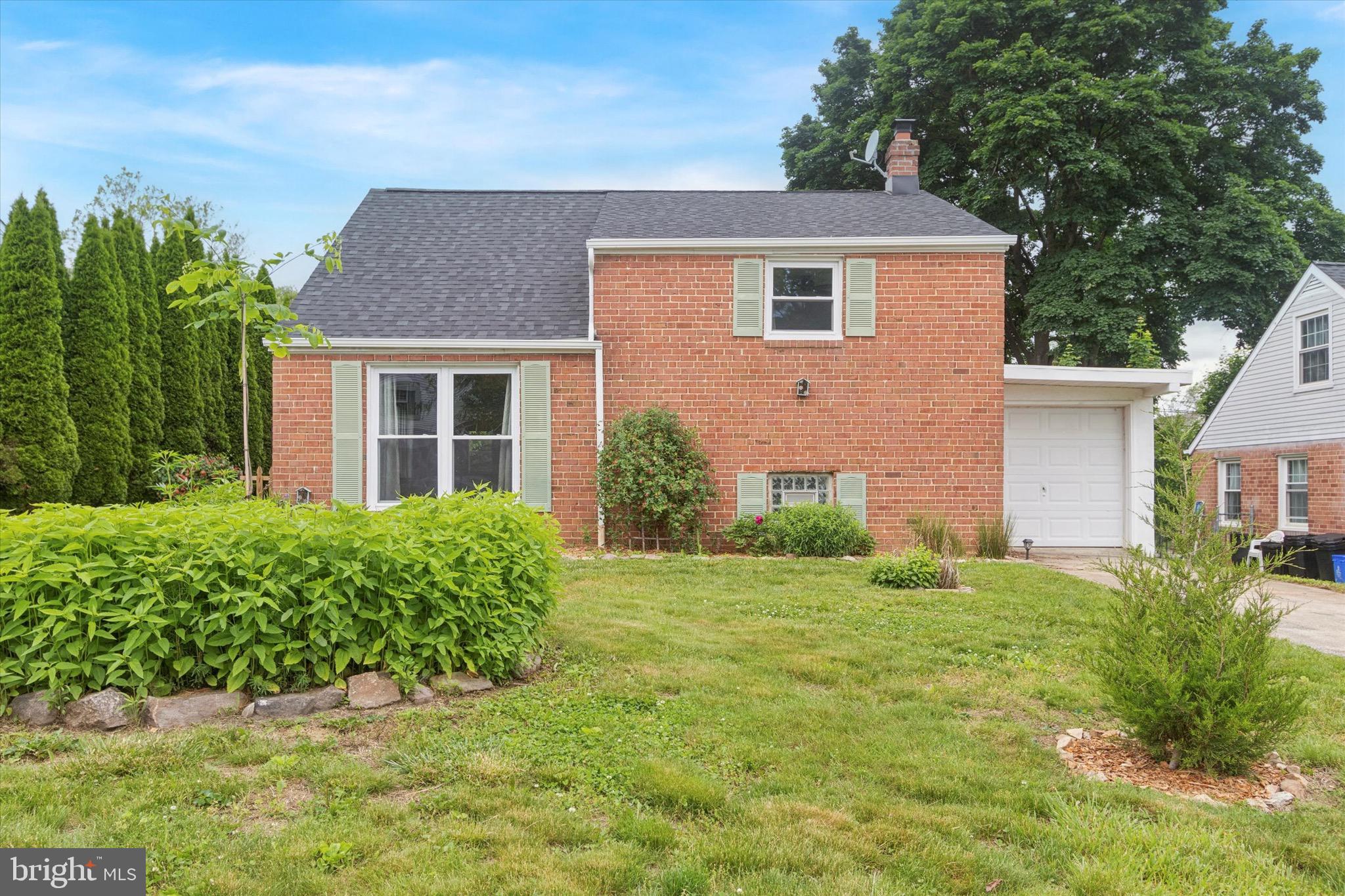 812 Inverness Ln