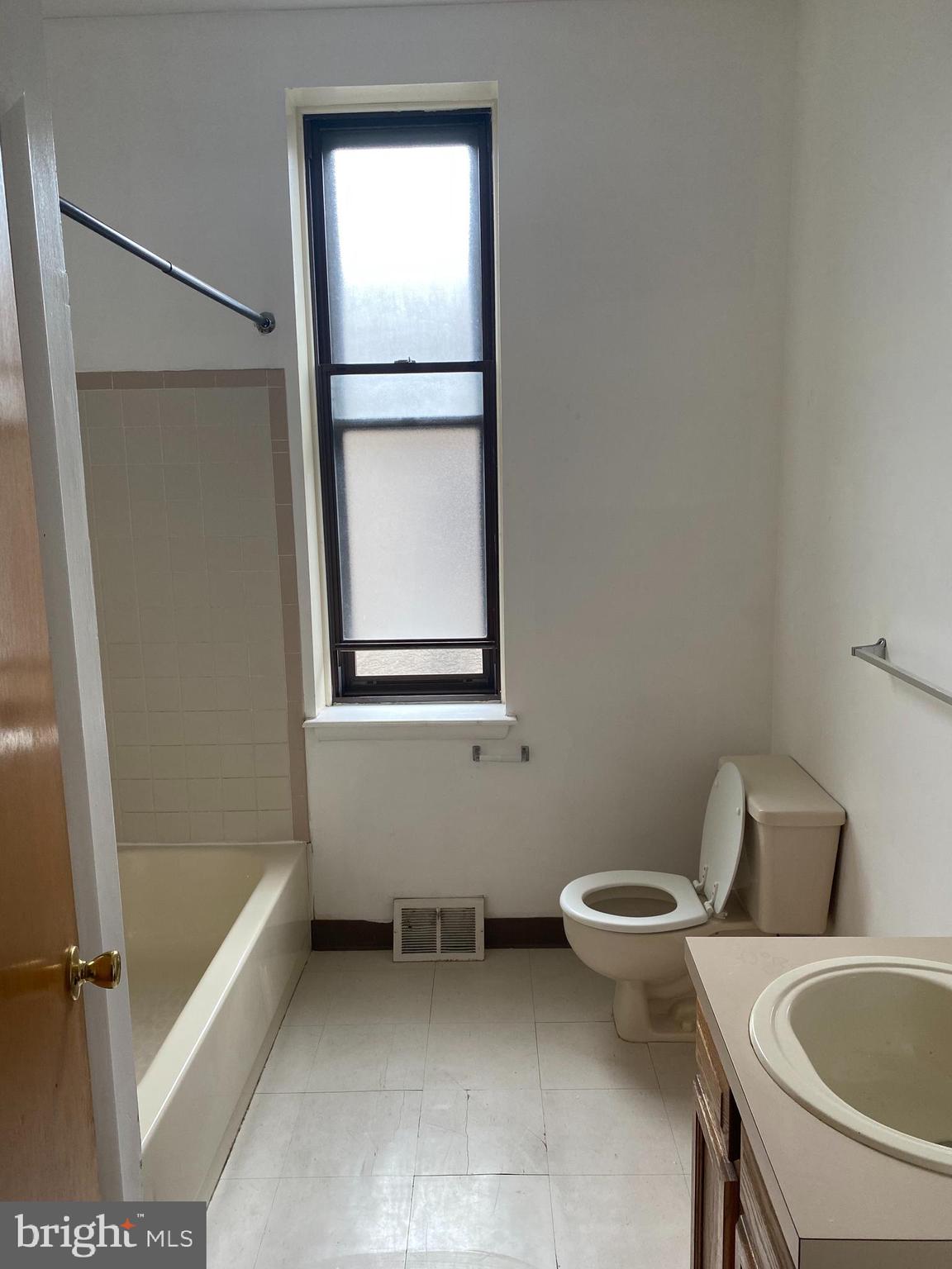 1703 W Diamond St #2