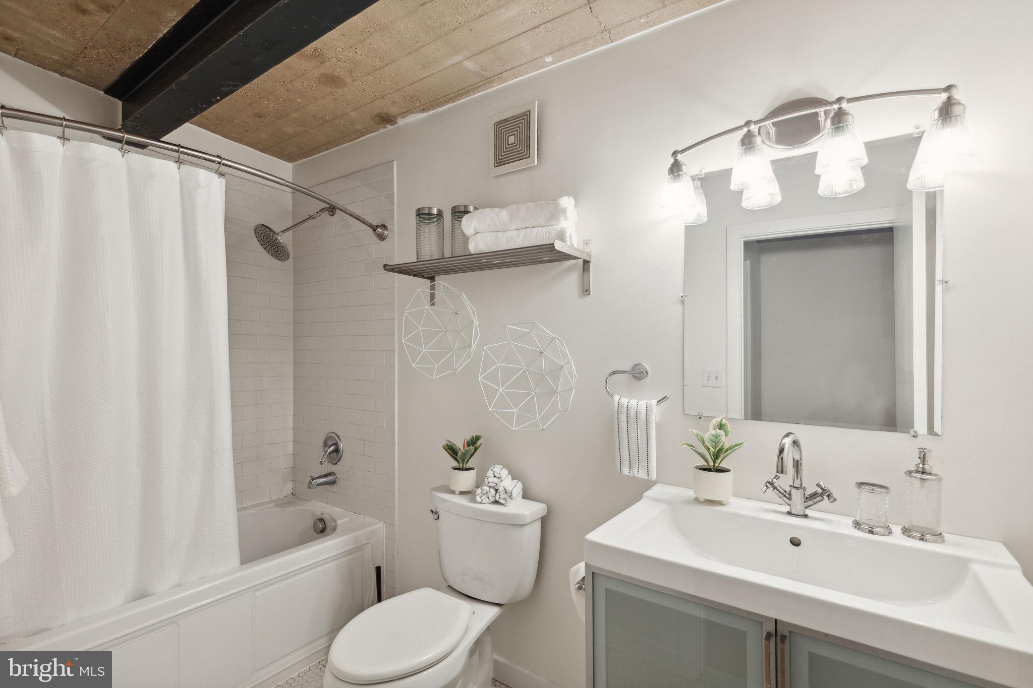 1203-15 N 3rd St #208