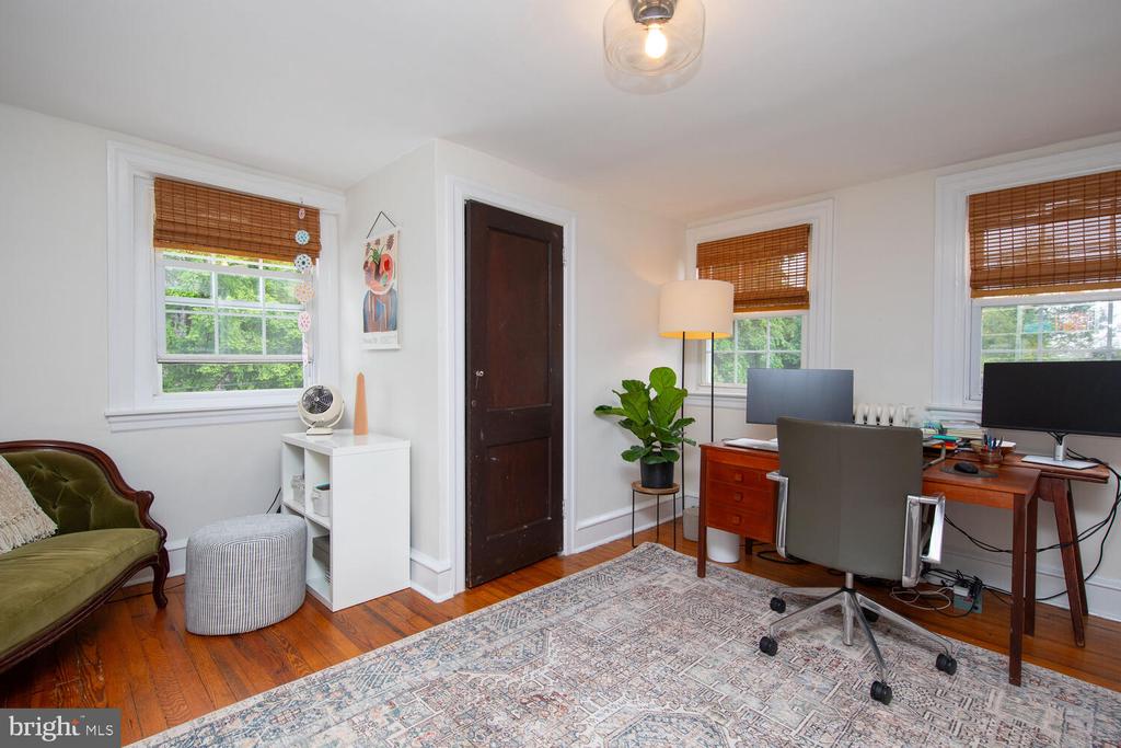 3242 Midvale Ave