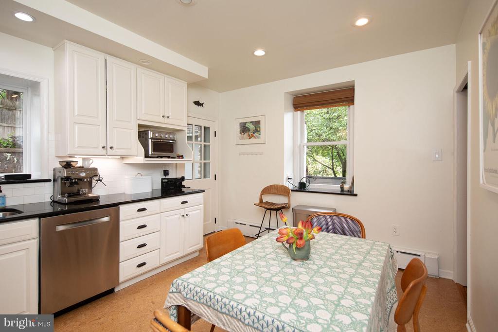 3242 Midvale Ave